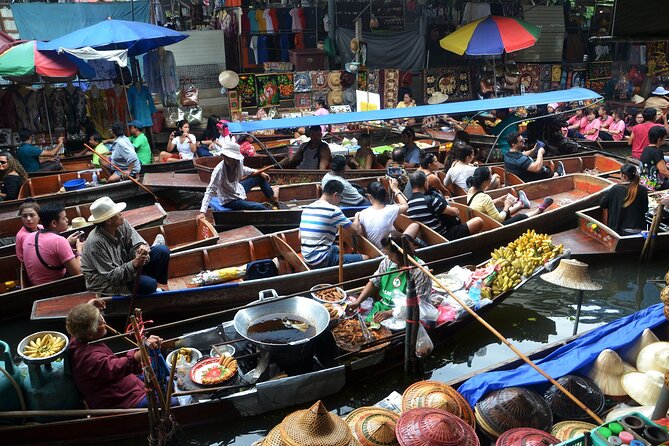 Bangkok: Floating Market and Train Tour with Guide in Spanish and English - Guides make or break the day: Spanish and English, with real standout names