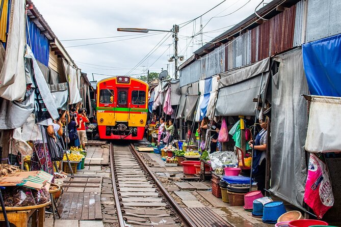 Bangkok: Floating Market and Train Tour with Guide in Spanish and English - The long road to Maeklong: how to use the first transfer