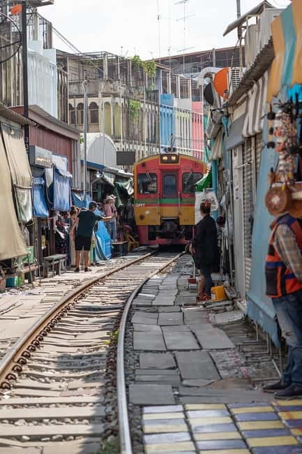 Bangkok: Floating Market, Phra Pathom Pagoda & Cafes Tour - Key highlights you will care about