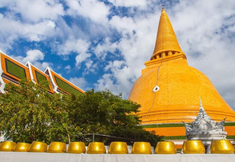 Bangkok: Floating Market, Phra Pathom Pagoda & Cafes Tour - Maeklong Railway Market: watching the stalls pause for the train