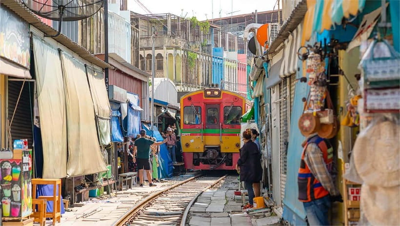 Bangkok: Floating Market, Phra Pathom Pagoda & Cafes Tour - Price and value: is $77 worth it for 10 hours?