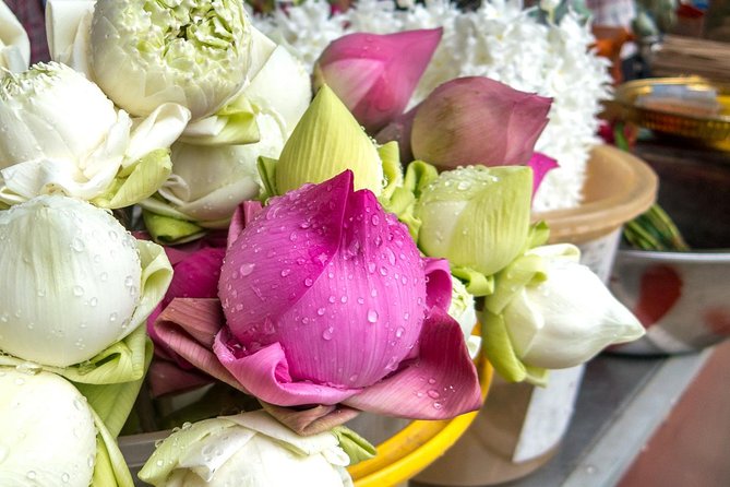 Bangkok Floating Markets and Boat Tour - Wat Saphan Floating Market and Thai Buddha Etiquette That Feels Calm