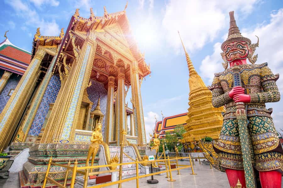 Bangkok: Full-Day Customized Tour with Local Transportation - Using public transport like a local, with options that actually save time
