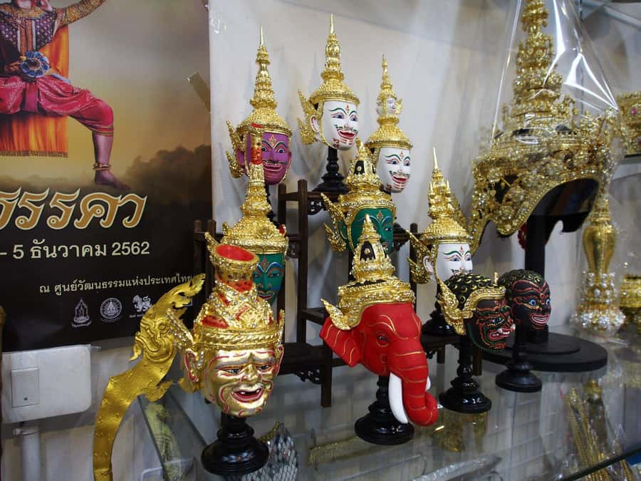 Bangkok: Full-Day Walking Tour Mini Group - Chinatown’s Yaowarat lanes: herbs, seafood, sweets, and classic bites
