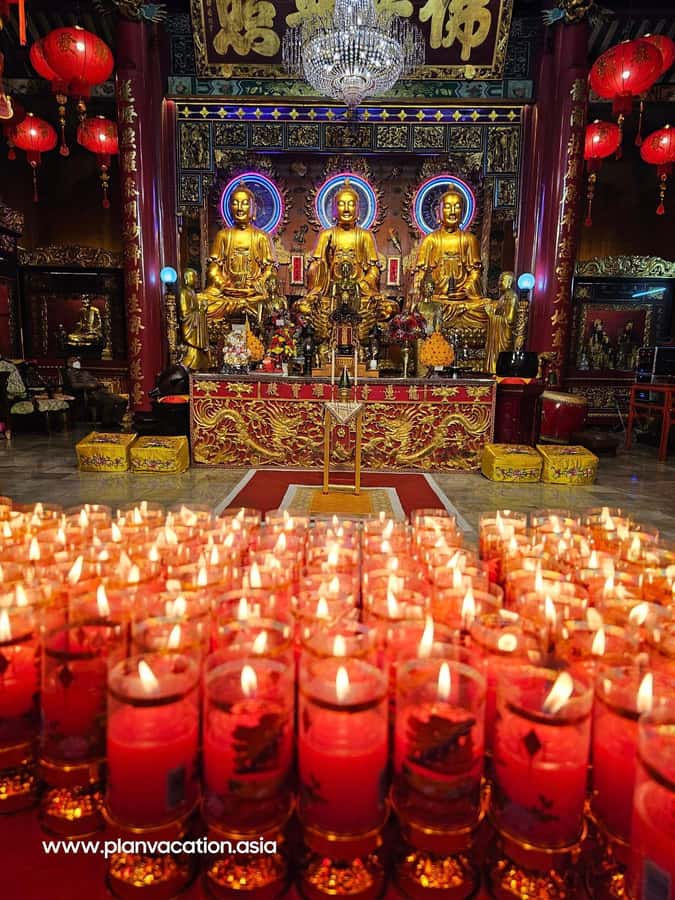 Bangkok: Full-Day Walking Tour Mini Group - Guan Yin Shrine to Talad Noi: color, prayer, and riverfront atmosphere
