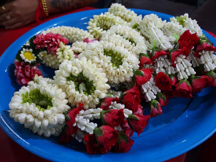 Bangkok: Full-Day Walking Tour Mini Group - The guides: small group pace, insider stories, and smart fixes
