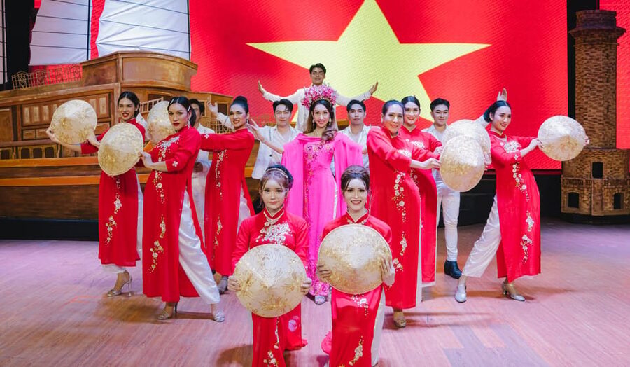 Bangkok: Golden Dome Cabaret Show Entry Ticket - Golden Dome Cabaret: What a 1-Hour Show Feels Like