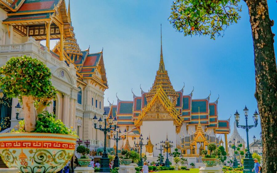 Bangkok: Grand Palace and Emerald Buddha Half-Day Tour - Meeting Point at Maharaj Tunnel Gate 2: How to Avoid the Classic Stress