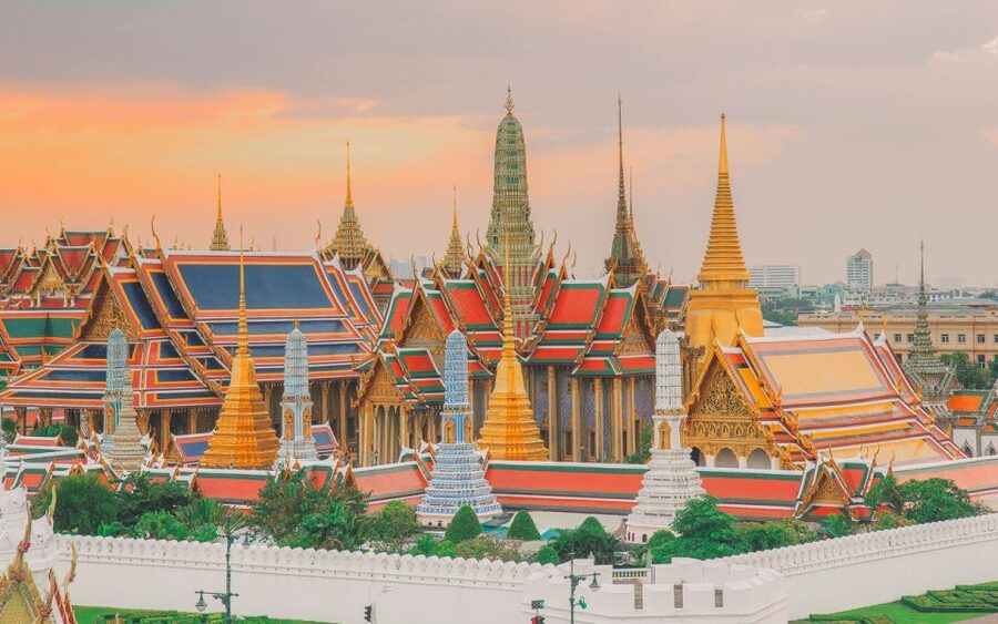 Bangkok: Grand Palace and Emerald Buddha Half-Day Tour - Walking Route Through the Outer, Middle, and Inner Courts