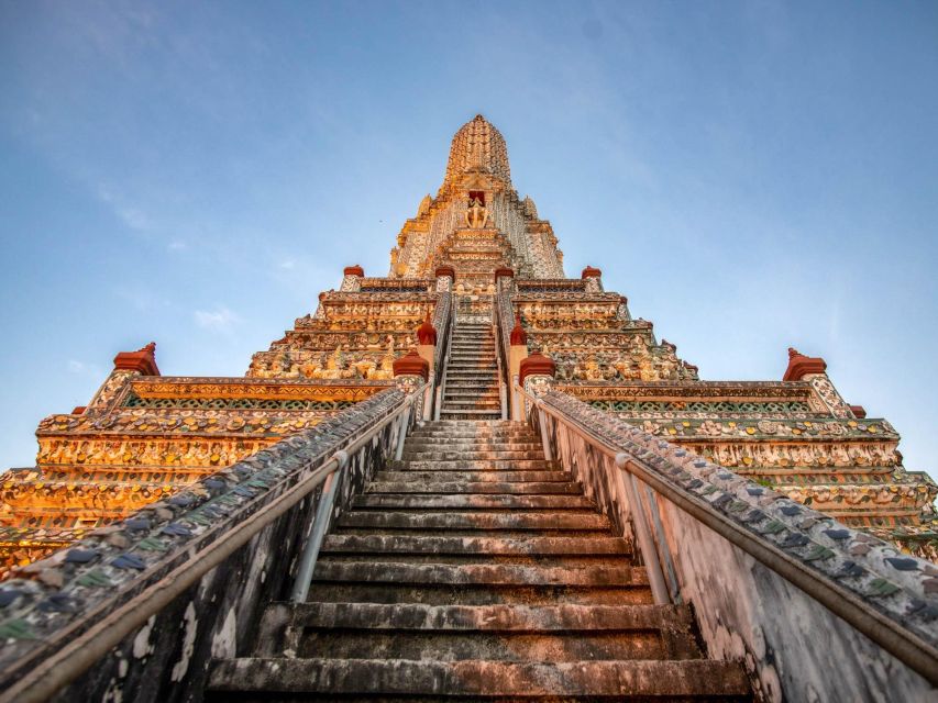 Bangkok: Grand Palace and Wat Arun Guided Walking Tour - The tuk-tuk to Tha Tian and the ferry ride across the river