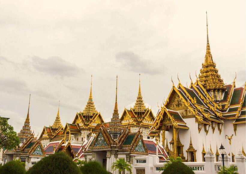 Bangkok: Grand Palace & Emerald Buddha Entry with Audioguide - Sala Chalermkrung Royal Theater: ending with a Khon performance