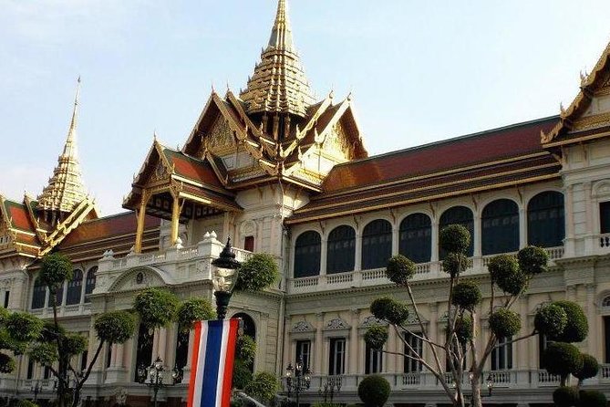 Bangkok Grand Palace Tour with Convenient Hotel Transfer - Wat Phra Kaew and the Emerald Buddha stop