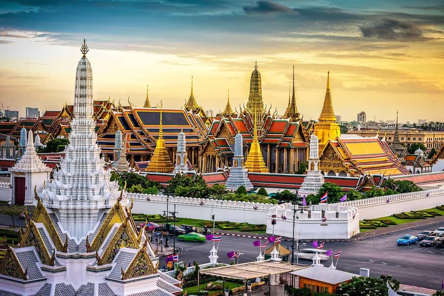 Bangkok: Grand Palace, Wat Arun & Giant Buddha Iconic Tour - Wat Arun: Temple of Dawn, With Time to Look
