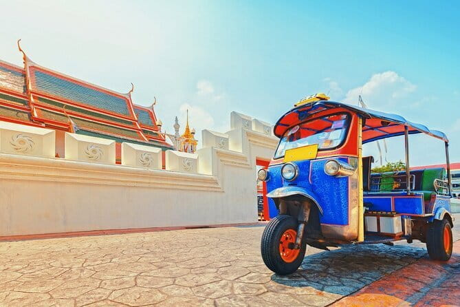 Bangkok: Grand Palace, Wat Pho and Chinatown Walking Tour - Hotel pickup, small group energy, and why the pace works