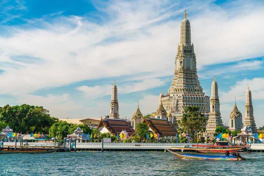 Bangkok: Grand Palace, Wat Pho, and Wat Arun Guided Tour - Starting at Golden Place, then moving fast (without feeling rushed)