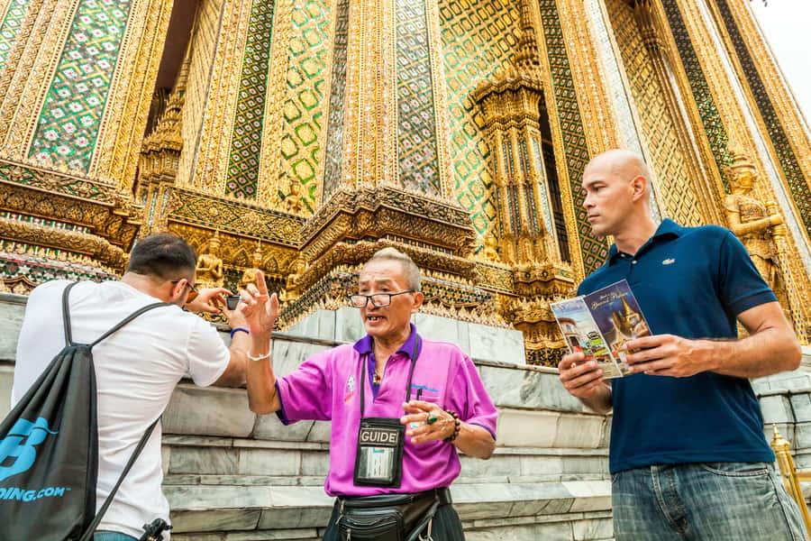 Bangkok: Grand Palace, Wat Pho, and Wat Arun Private Tour - How The Private Guide Makes A 5-Hour Temple Day Work