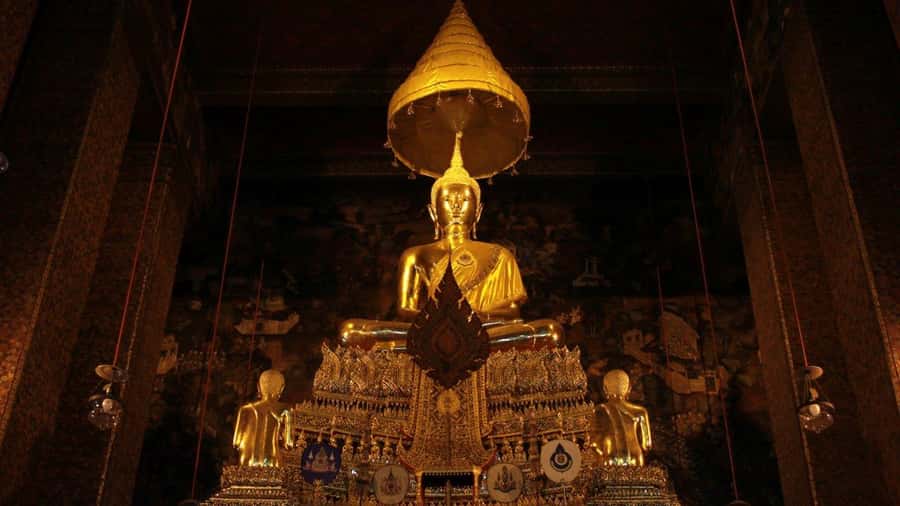 Bangkok: Grand Palace & Wat Pho Half-Day Private Tour - Entering the Grand Palace: where royal power and faith meet