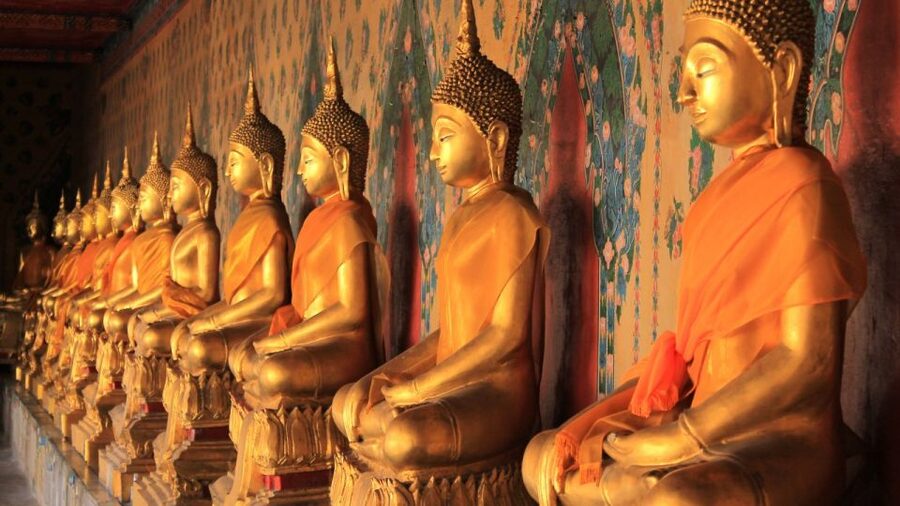 Bangkok: Grand Palace & Wat Pho Half-Day Private Tour - Ramayana murals and golden rooftops you should actually notice