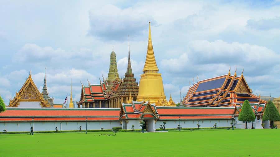 Bangkok: Grand Palace & Wat Pho Half-Day Private Tour - Getting from hotel to temples without losing time