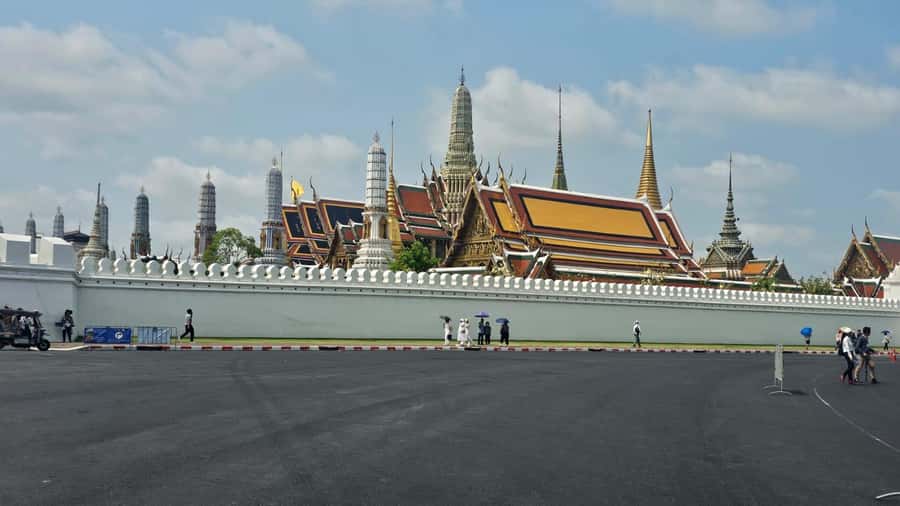 Bangkok: Grand Palace, Wat Pho & Long Tail Boat Tour - The guide factor: why Elena’s style made the whole route click