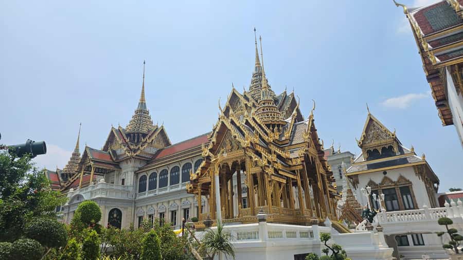 Bangkok: Grand Palace, Wat Pho & Long Tail Boat Tour - Wat Pho and the Reclining Buddha: the gold-leaf stop you will remember