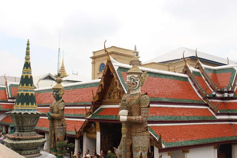 Bangkok: Grand Palace, Wat Pho, Wat Arun Sacred & Local Tour - Dress code, shoes off, and photography rules that save time