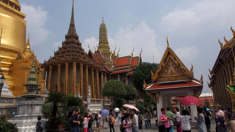 Bangkok: Grand Palace, Wat Pho, Wat Arun Sacred & Local Tour - Price and value: $18 plus temple entry fees
