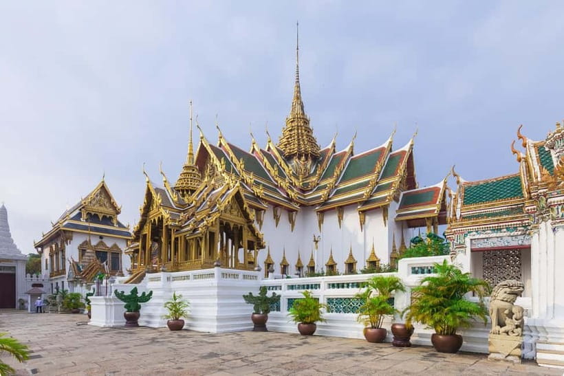Bangkok: Grand Palace, Wat Pho, Wat Arun Sacred & Local Tour - Who should book this tour, and who should skip it