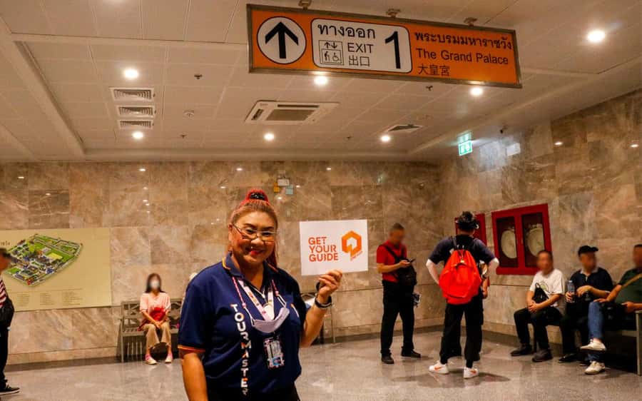 Bangkok: Grand Palace, Wat Pho, & Wat Arun Walking Tour - Wat Arun: Temple of Dawn S_pires, Porcelain Work, and Walk Time