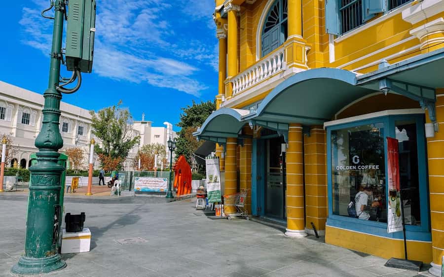 Bangkok: Grand Palace, Wat Pho, & Wat Arun Walking Tour - Timing That Actually Matters: Dress Code, Bags, and Being Early