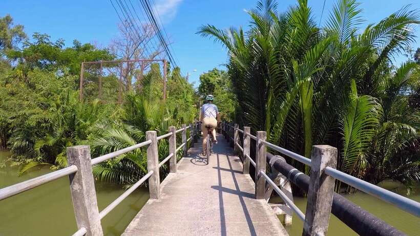 Bangkok green oasis guided bike tour with boat ride - Returning by ferry and getting back to city life