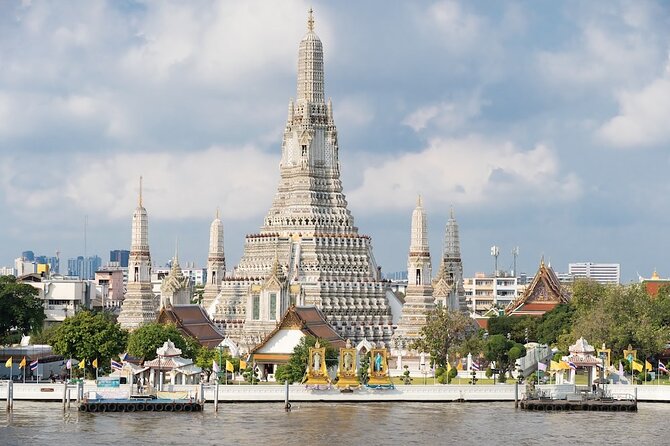 Bangkok Guided Temple Tour With Lunch Private - Wat Pho and the Reclining Buddha: why the guide matters