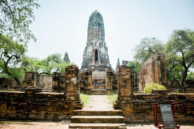 Bangkok Half Day Guided Tour: Grand Palace, Wat Arun & Wat Pho - Pak Khlong Flower Talat: tuk-tuk, flower folding, and lunch