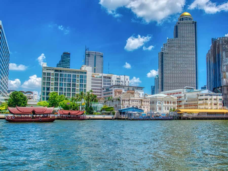 Bangkok: Half-Day Local Lives & Food Tour by Bike with Lunch - Phra Sumen Fort and Santa Cruz Church, early sights with real character