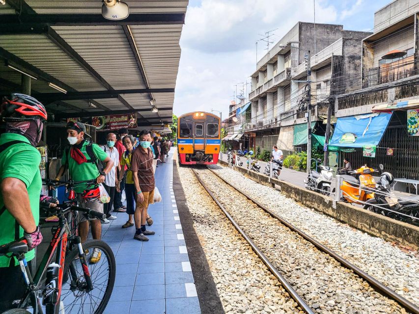 Bangkok: Half-Day Local Lives & Food Tour by Bike with Lunch - Wat Paknam Phasi Charoen, green stupa and a huge Buddha