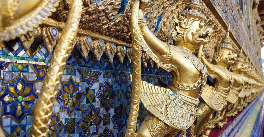 Bangkok: Half-Day Temple and Grand Palace Group Tour - Dress code and packing: your fastest way to a smooth entrance