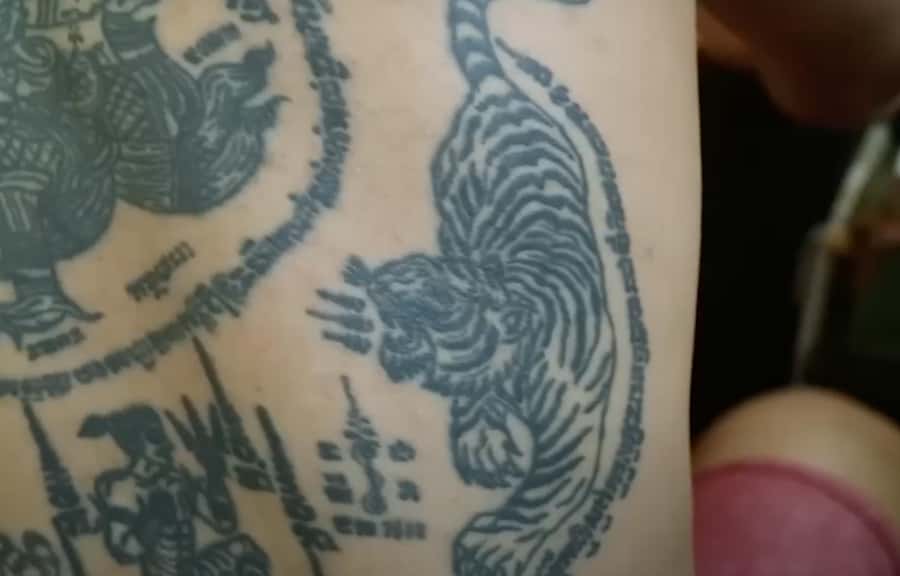 Bangkok: Hand-Poke Tattoo Guide at Wat Bang Phra & Blessing - Practical tips to keep things smooth