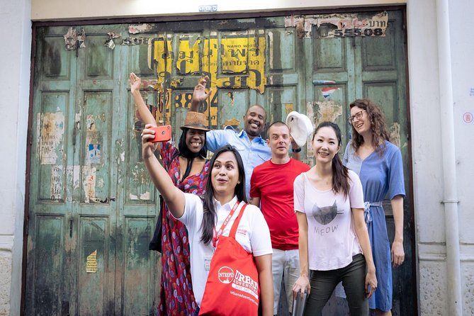 Bangkok Hidden Gems: Talad Noi, Chinatown & Street Food Tour - Chinatown After Talad Noi: Where Modern Life Meets the Old Streets