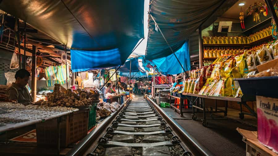 Bangkok highlight: Floating Market, Train Market & Ayutthaya - Damnoen Saduak Floating Market: shopping, boats, and what you should do first