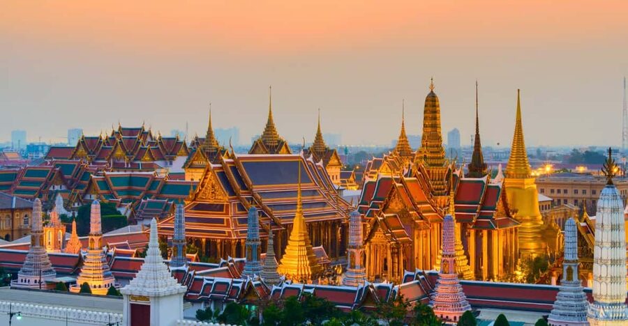 Bangkok: Highlights tour with Grand Palace & Floating Market - Yaowarat Street in Chinatown: snacks, shops, and a quick walk-through guide