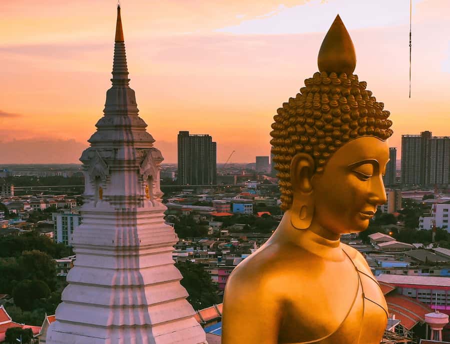 Bangkok: Highlights Tour wth Grand Palace & Must See Temples - Wat Arun from the water, the Chao Phraya makes it easier