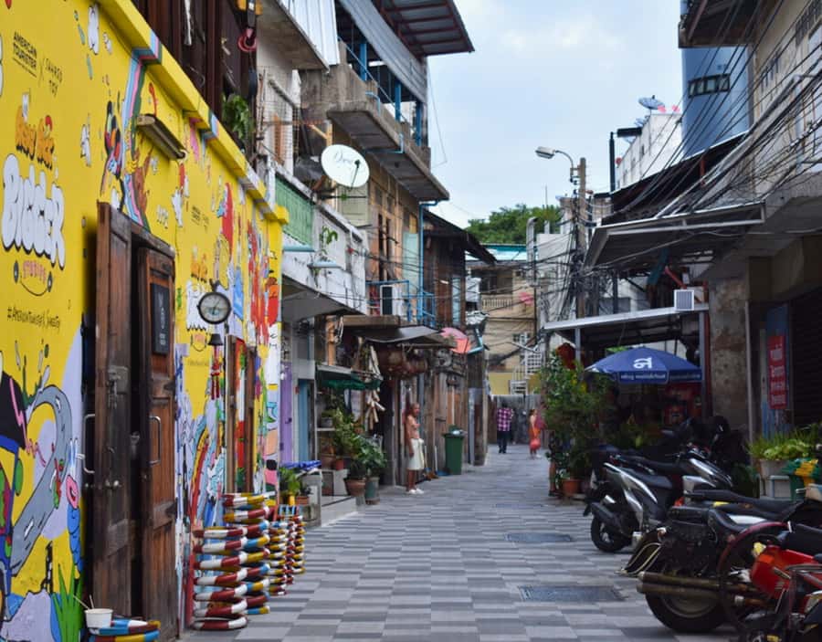 Bangkok: Highlights Tour wth Grand Palace & Must See Temples - Chinatown on Yaowarat Street and Wat Mangkon Kamalawat