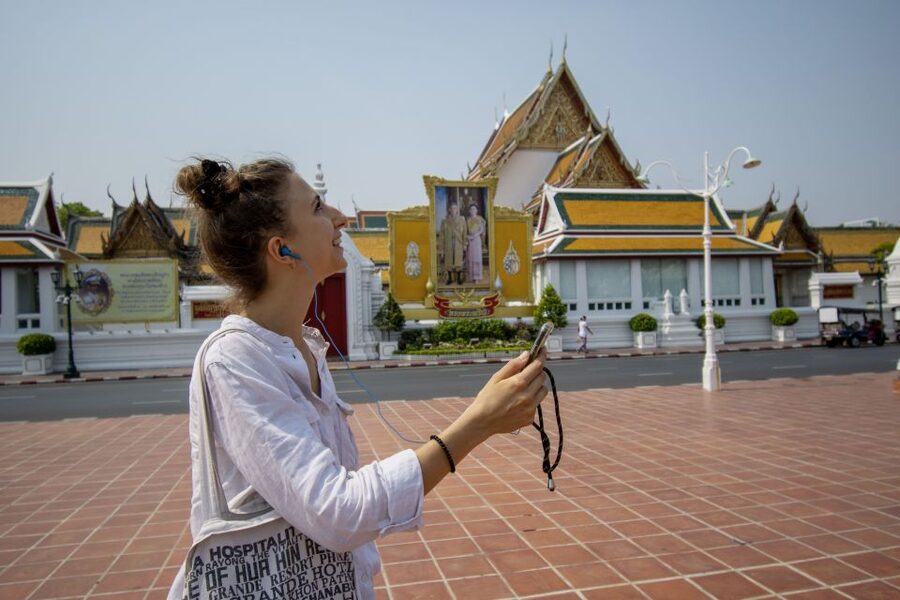 Bangkok: Historic Siam and Cultural Gems Walking Tour - Starting smart: 09:00 start, three meeting options, and using Vox City right