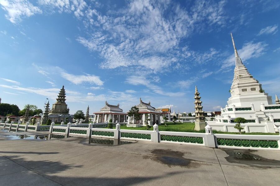 Bangkok: Historical Temples Tour & Hidden Bar at Sunset - Getting Ready: Shoes, Shorts Rules, and Walking Reality