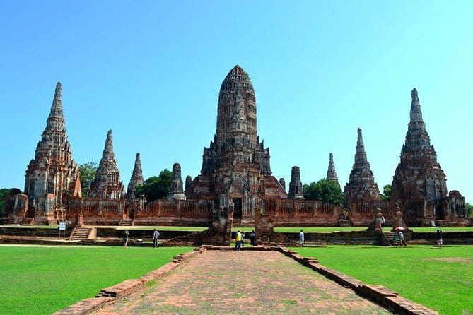 Bangkok History Temples Markets and Food Tasting - Wat Arun at sunset-temple time, without the stress