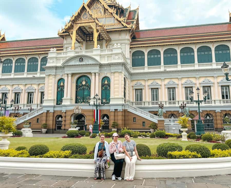 Bangkok: Iconic Temples Private Tour - Wat Pho: Reclining Buddha scale, Thai wall paintings, and why this stop matters