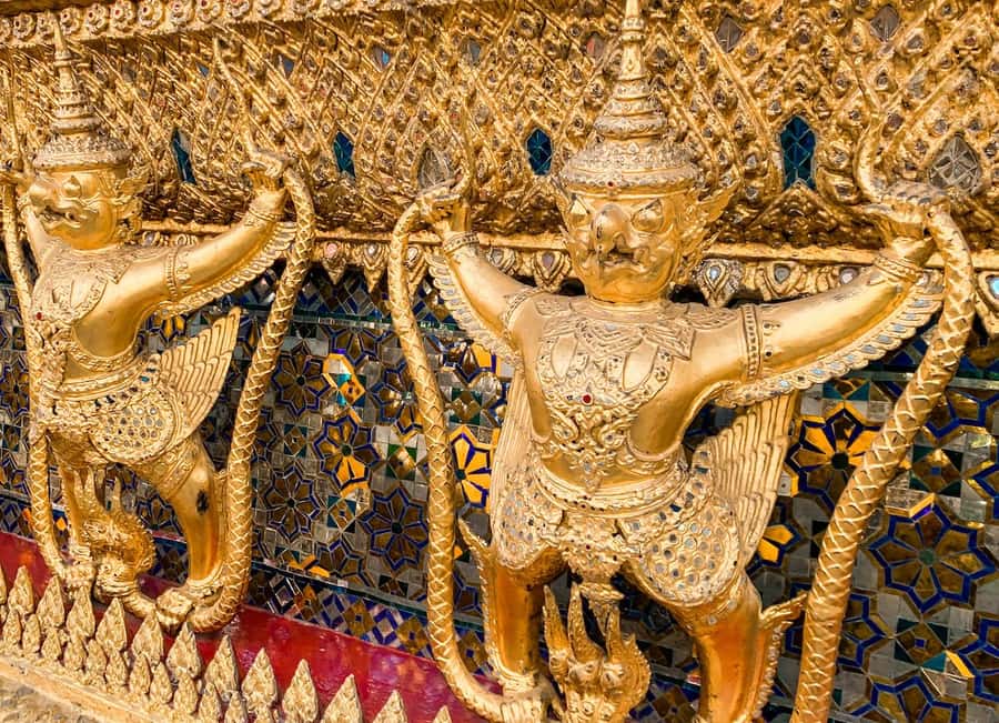 Bangkok: Iconic Temples Private Tour - Wat Arun, Temple of Dawn: white stupa drama and river-sky photos