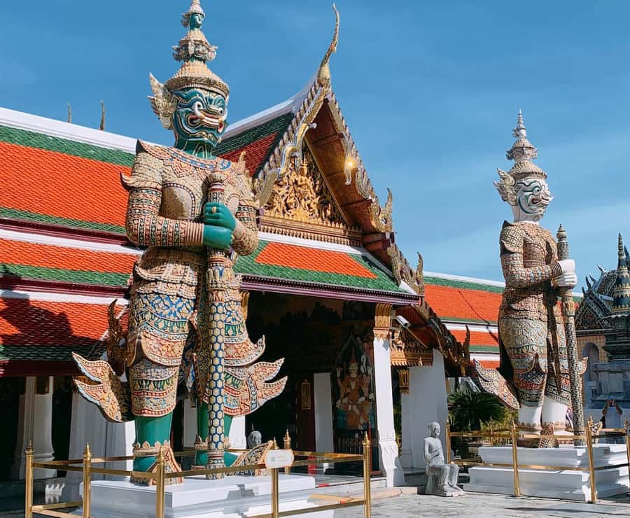 Bangkok: Iconic Temples Private Tour - Guide style, language, and practical support in real life