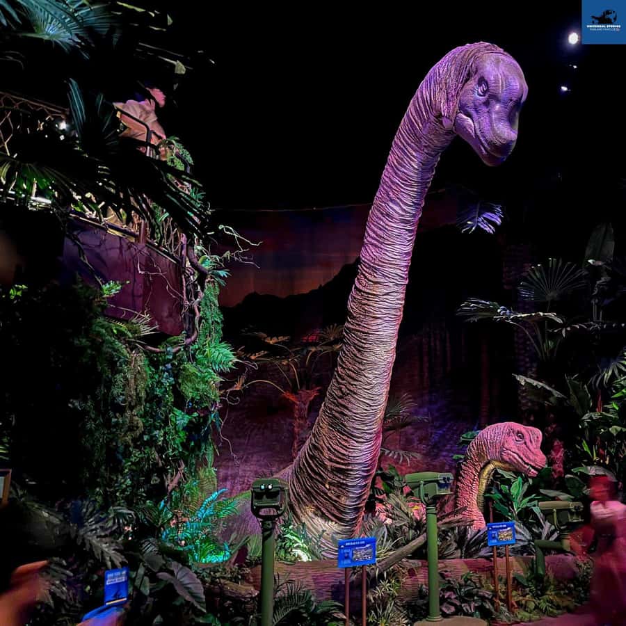 Bangkok: Jurassic World The Experience Entry Ticket - Photo reality check: lighting is cool, but it can be dark