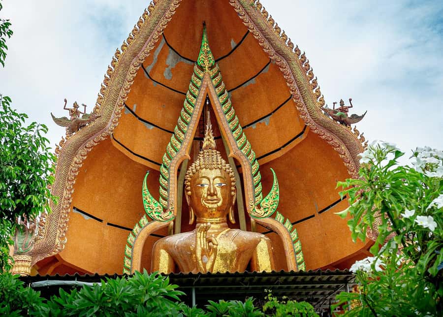 Bangkok: Kanchanaburi, River Kwai & Death Railway Tour - Tham Krasae station and the train passing moment